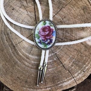 Bolo tie rose cameo